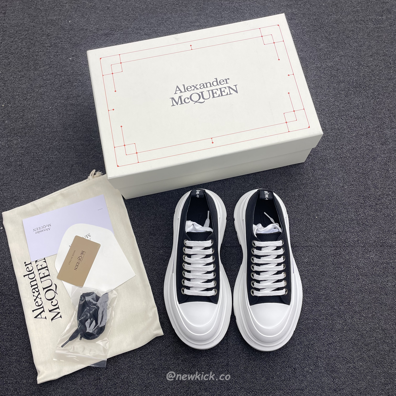 Alexander Mcqueen Tread Slick Low Lace Up Black White (12) - www.newkick.vip